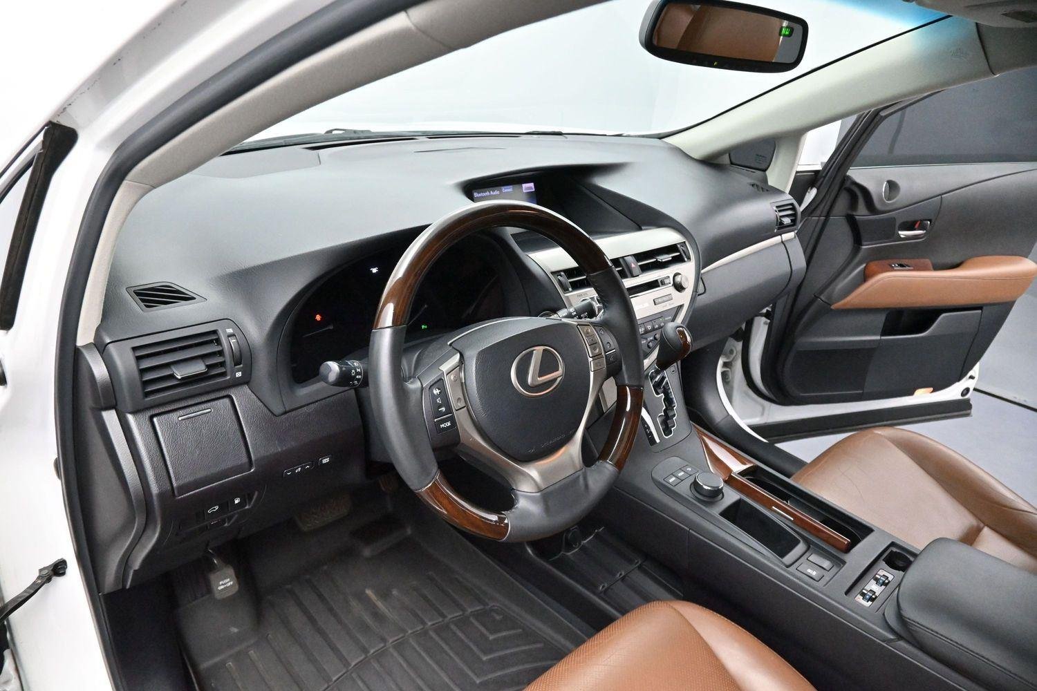 Used 2015 Starfire Pearl Lexus Base image 12