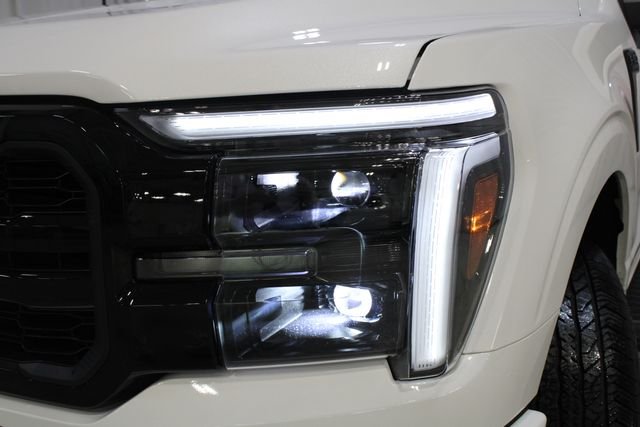 New 2026 Star White Metallic Tri-Coat Ford Lariat image 34