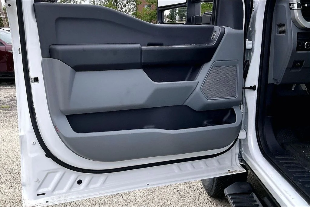New 2026 Oxford White Ford F-250® XL image 22