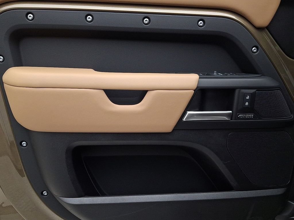 New 2026 Gondwana Stone Land Rover X-Dynamic SE image 8
