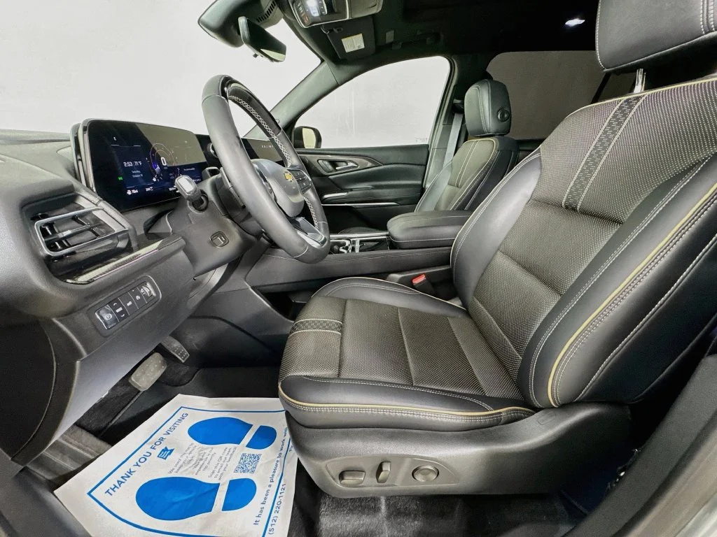 Used 2025 Sterling Gray Metallic Chevrolet High Country image 25