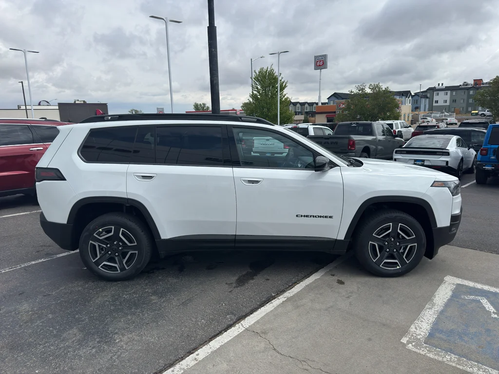 New 2026 Bright White Clear-Coat Exterior Paint Jeep Limited image 6