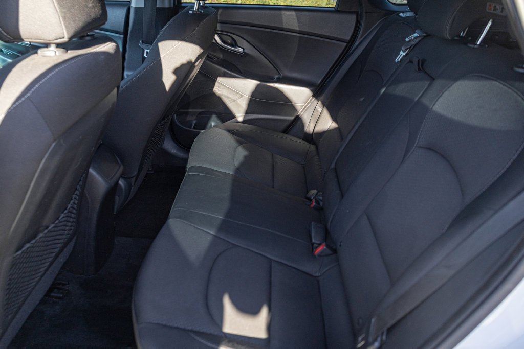 Used 2018 White Hyundai Base image 27