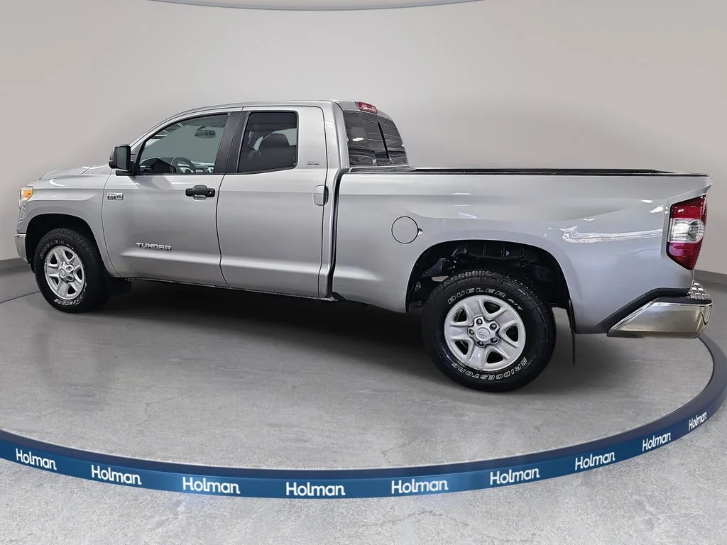 Used 2014 Silver Toyota SR5 image 9