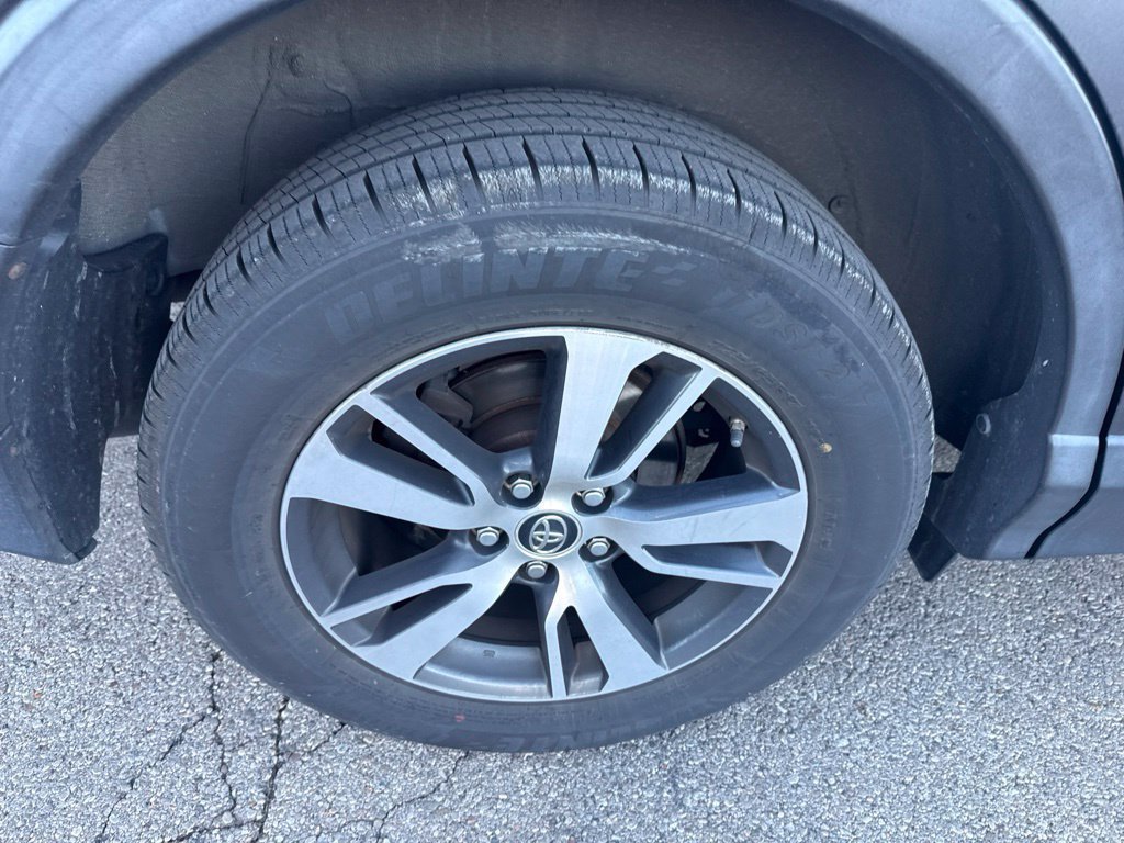 Used 2018 Magnetic Gray Metallic Toyota XLE image 14