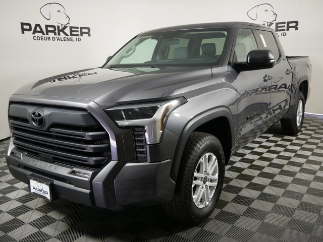 2023 Toyota Tundra Crew Cab SR5 w/ Convenience Pkg