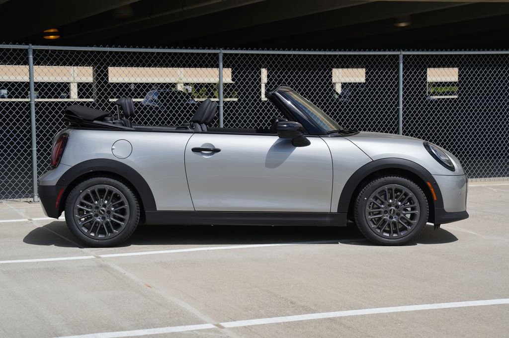 New 2026 Silver MINI Signature Plus image 3