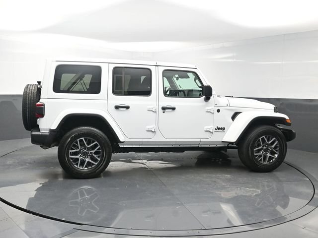 Used 2025 White Jeep Sahara image 8