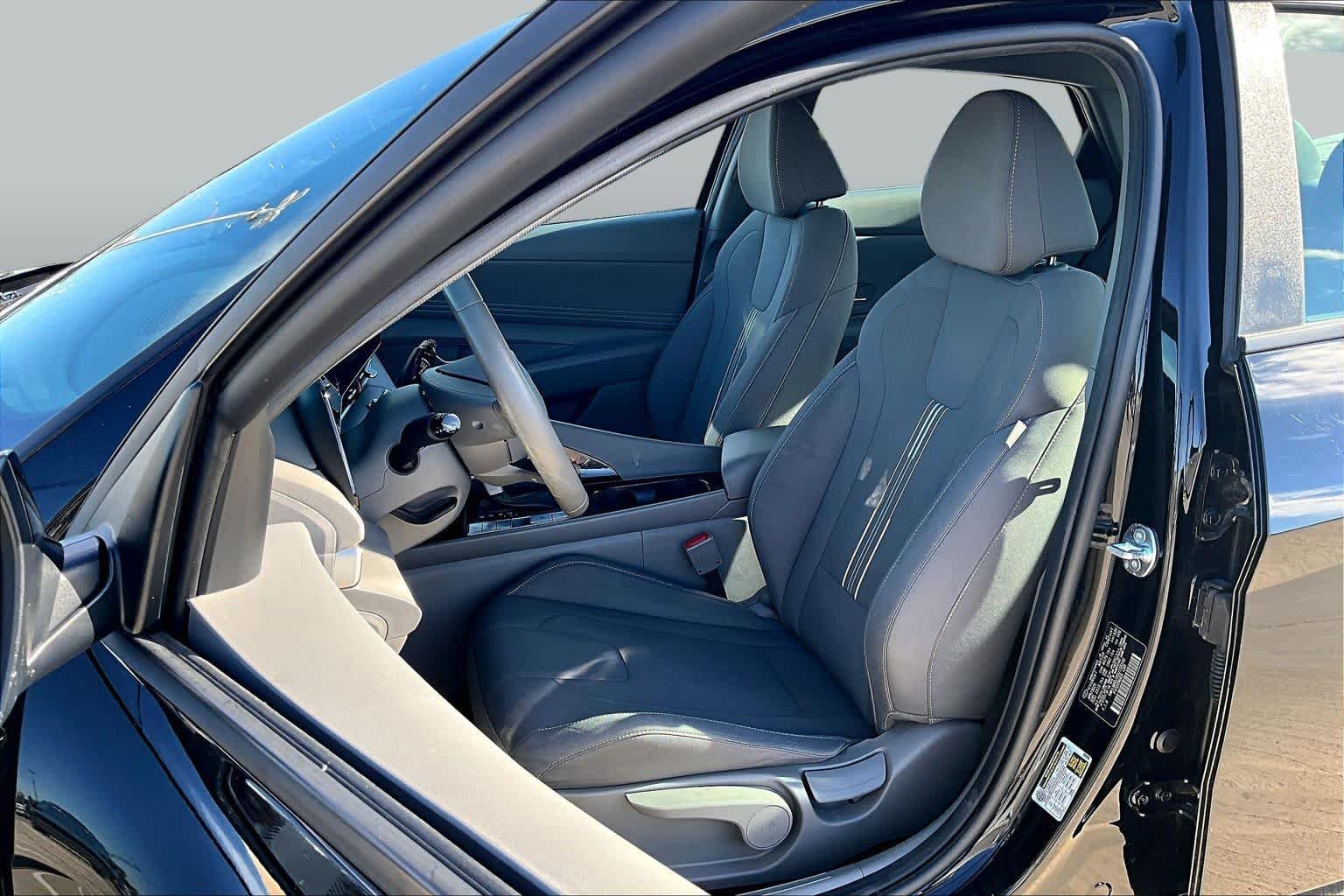 Used 2025 Abyss Black Hyundai SEL Sport image 8
