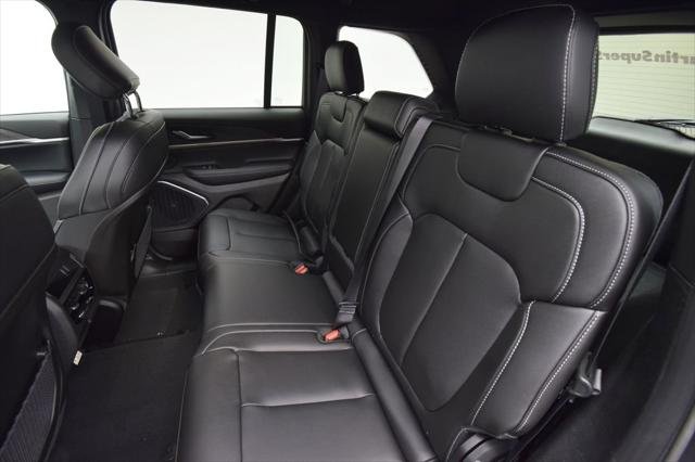 New 2026 Diamond Black Crystal Pearlcoat Jeep Limited image 34