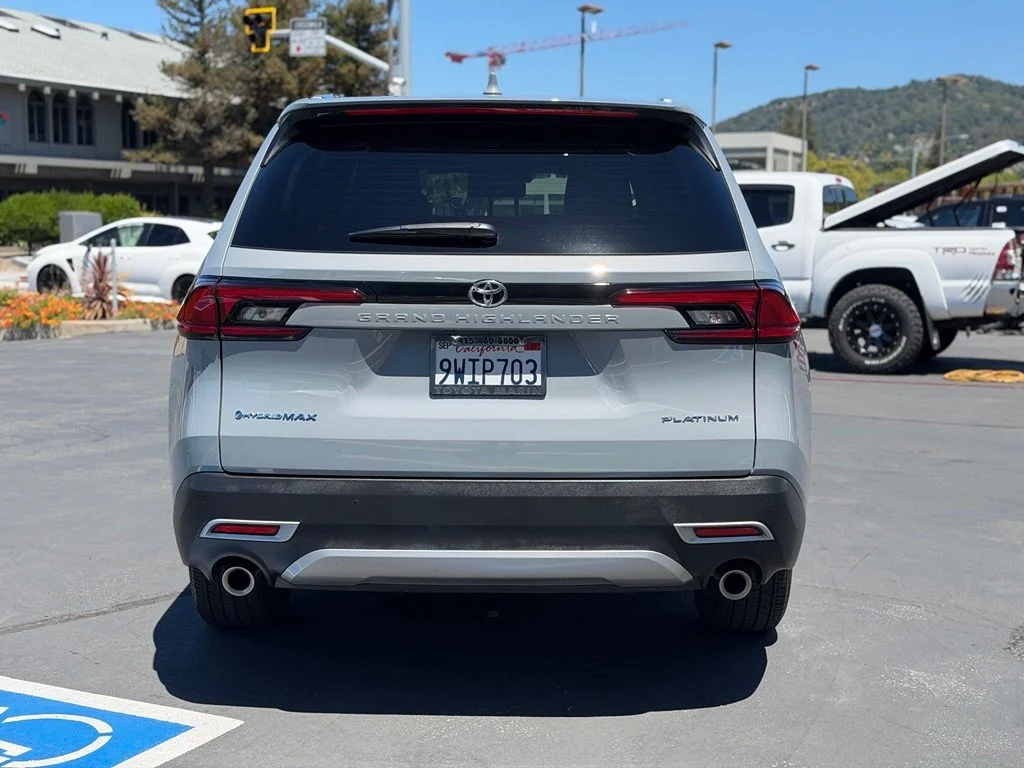 Used 2025  Toyota MAX Platinum image 20