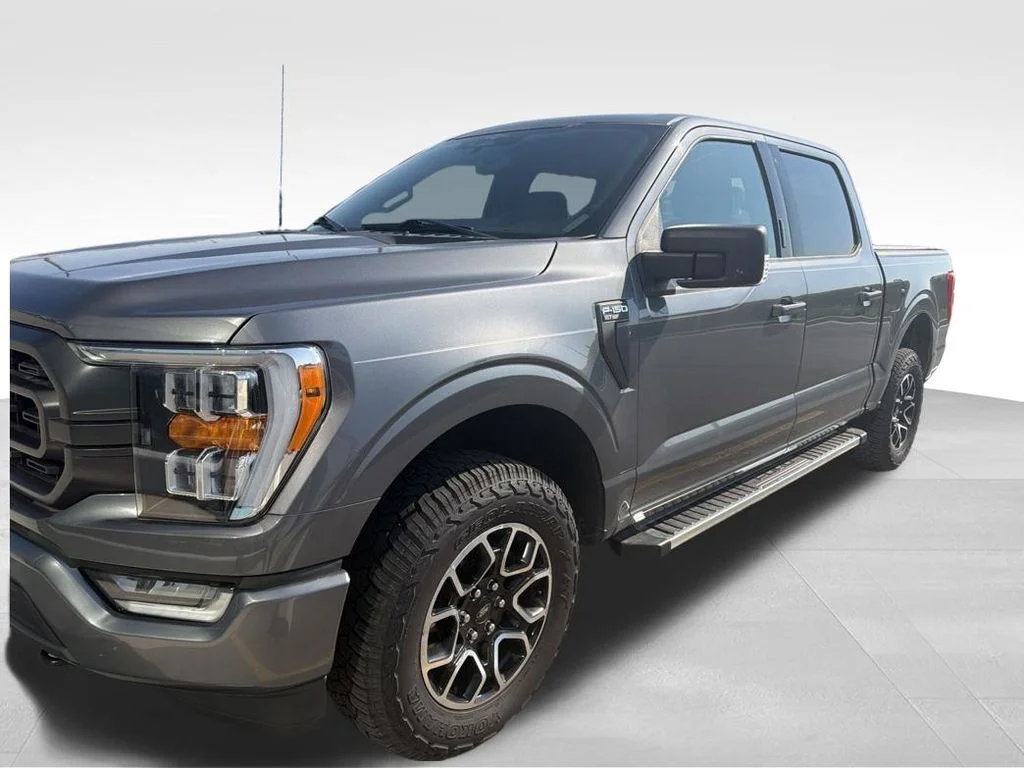 Used 2023 Gray Ford XLT image 12