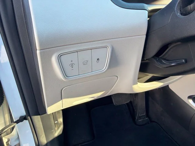 Used 2022 White Hyundai Limited image 14