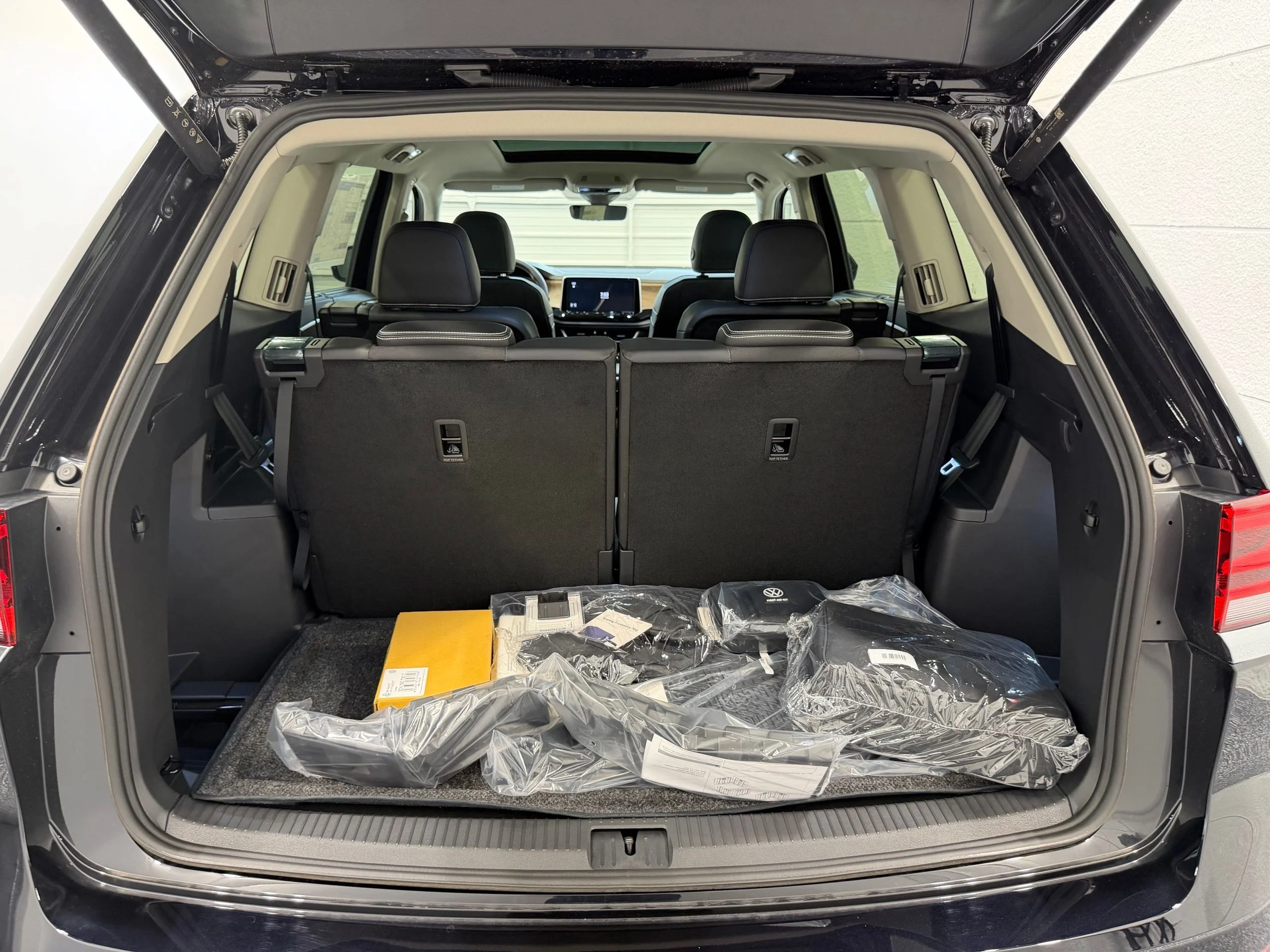 New 2026 Black Volkswagen 2.0T SE w/Technology image 26