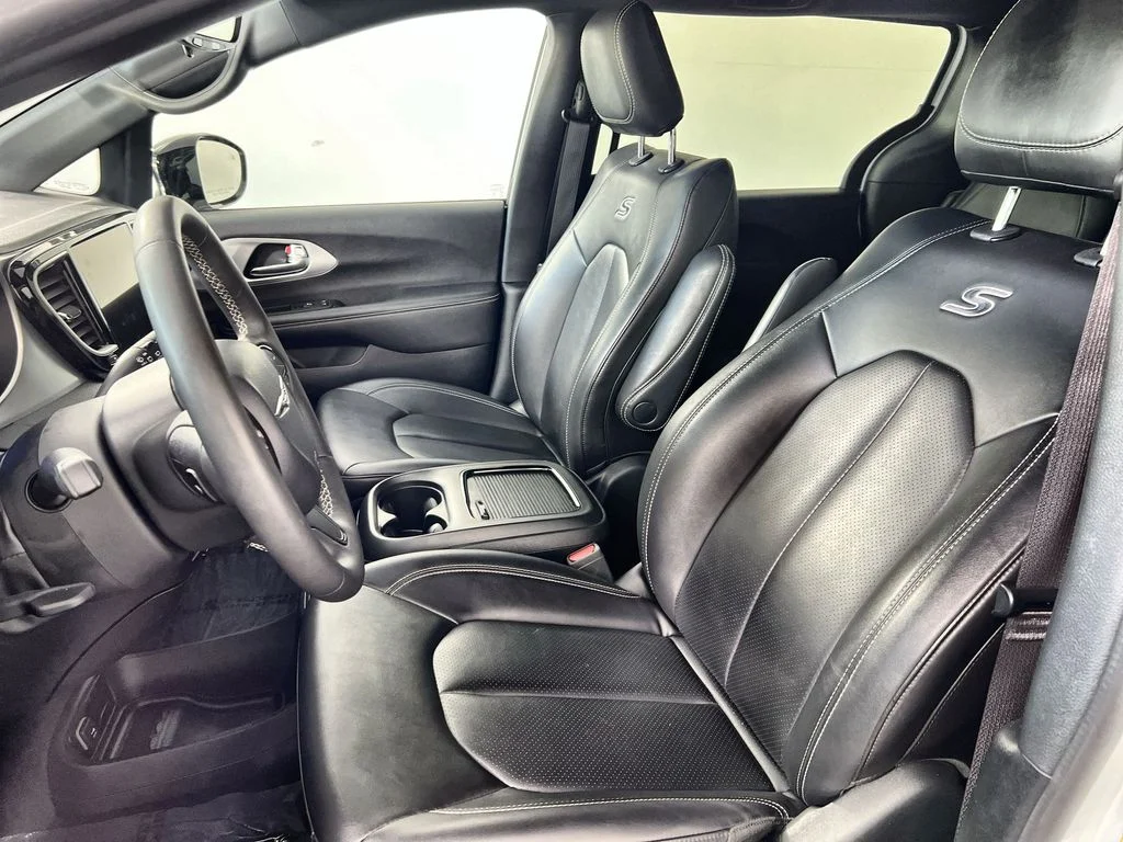 Used 2024 White Chrysler Select S Appearance image 13