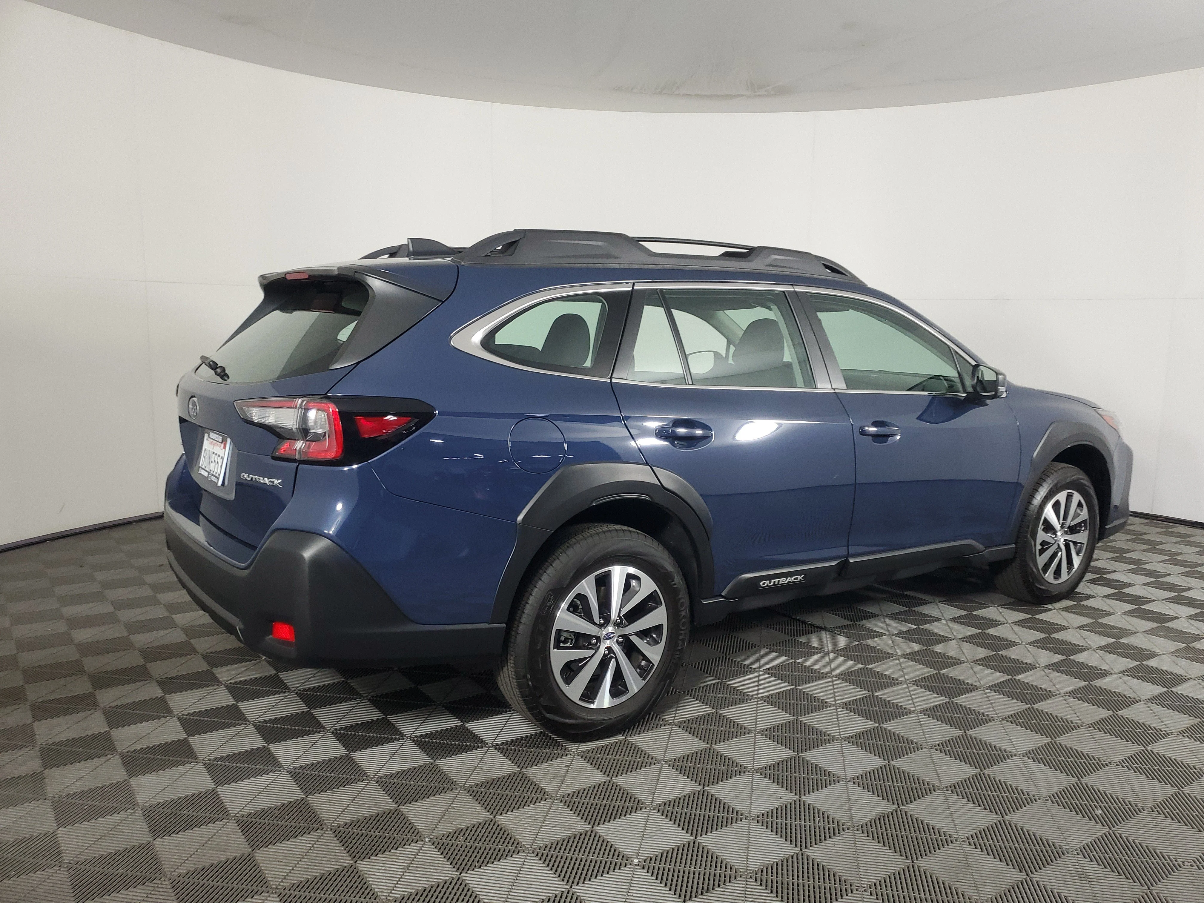 Used 2025 Cosmic Blue Pearl Subaru 2.5i image 4