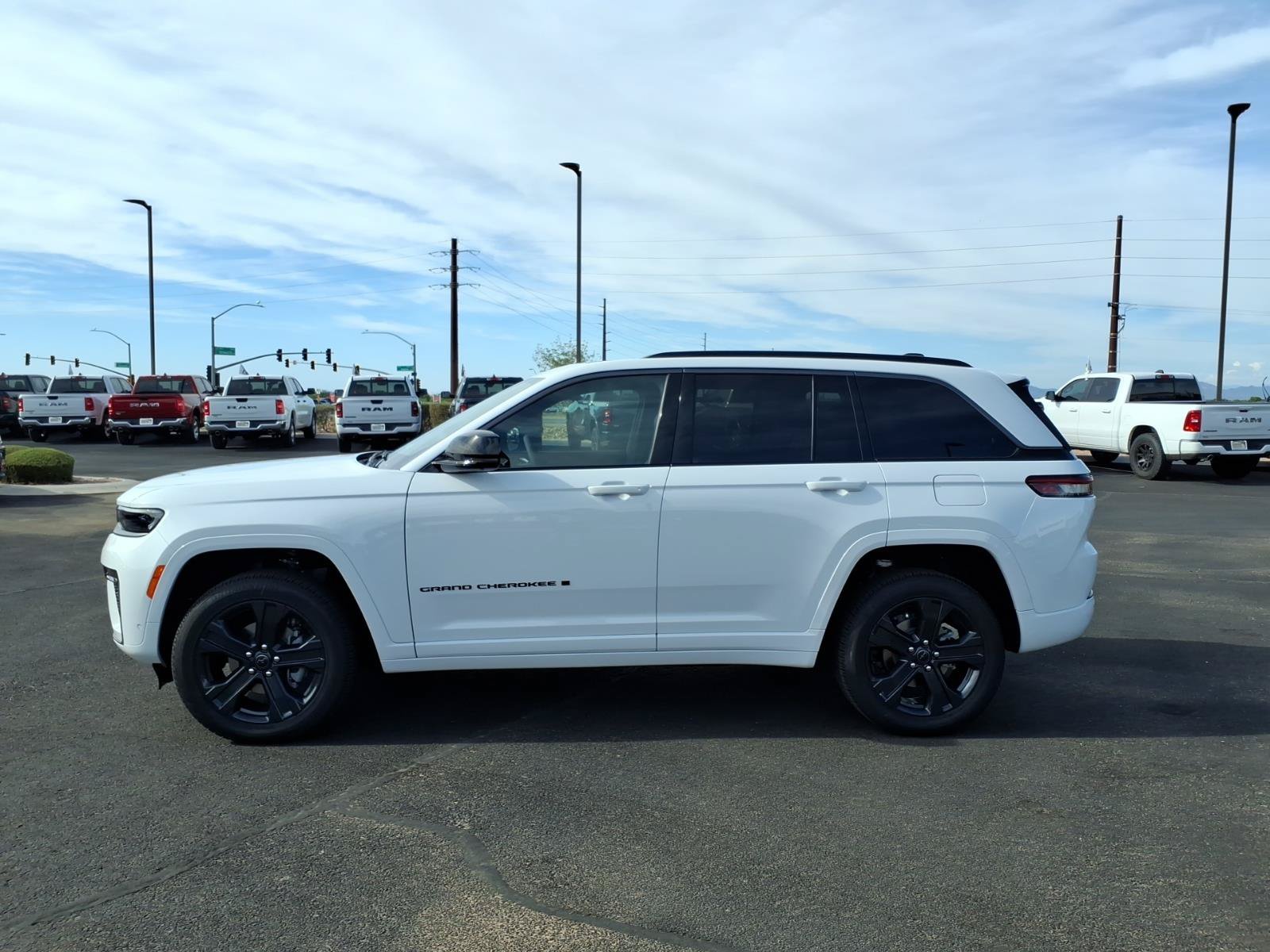 New 2027 Bright White Clear-Coat Paint Jeep Limited Reserve image 3