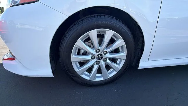 Used 2019 White Toyota LE image 10