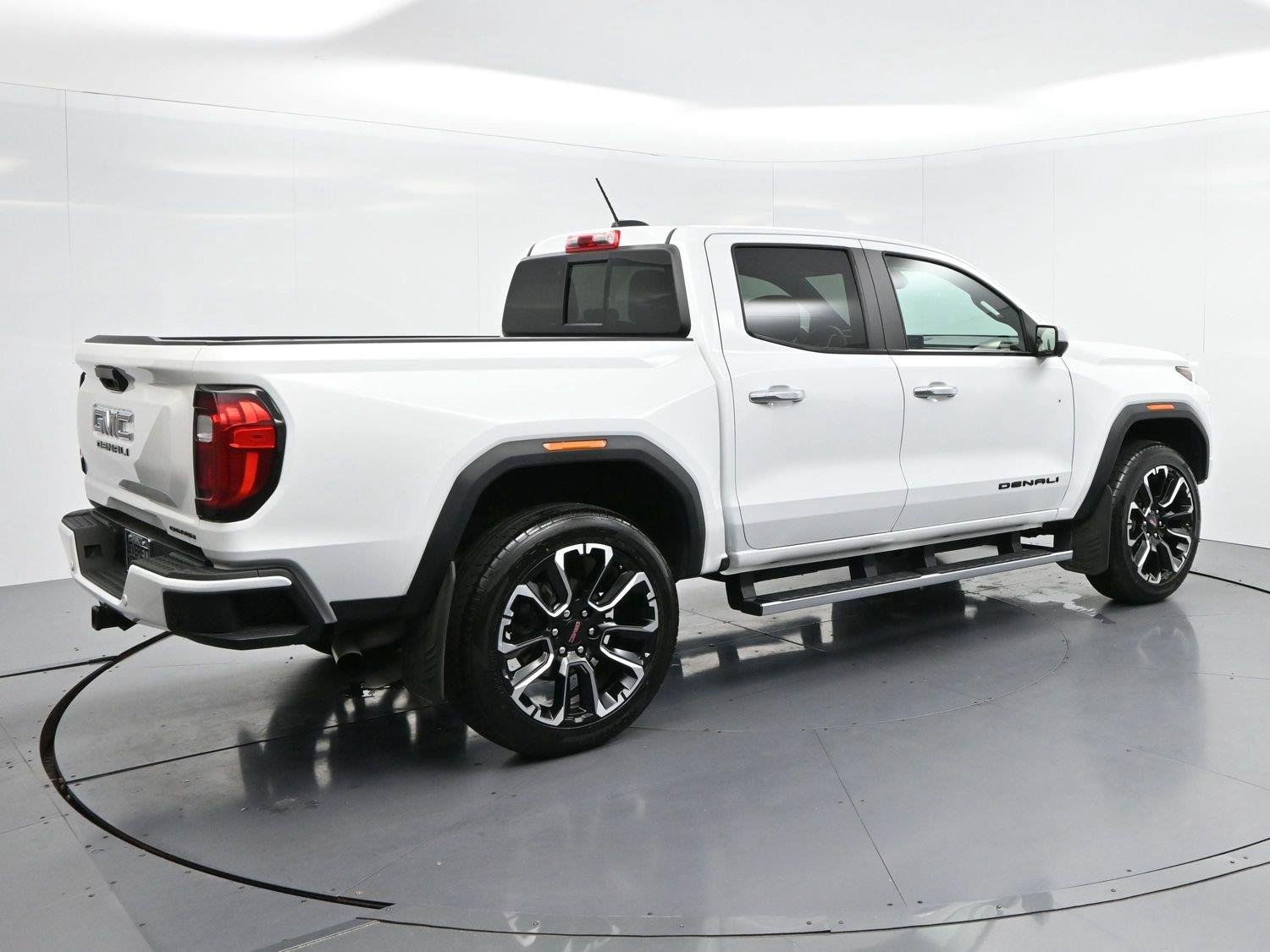 Used 2024 Summit White GMC Denali image 7