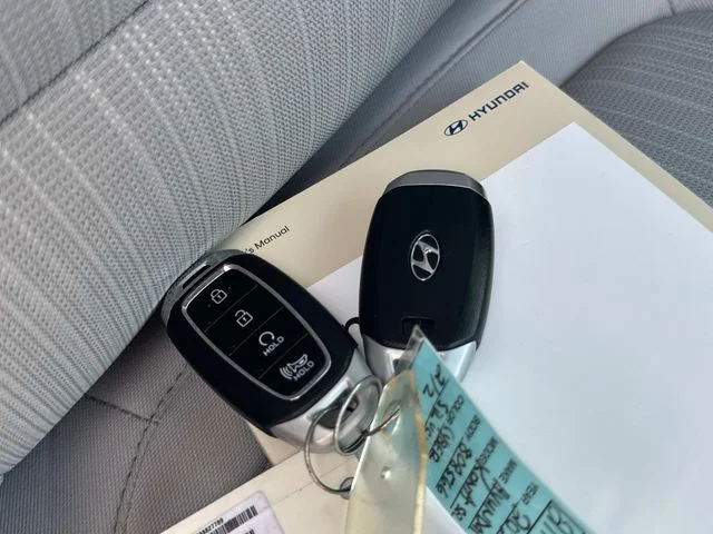Used 2022 Silver Hyundai SEL image 39