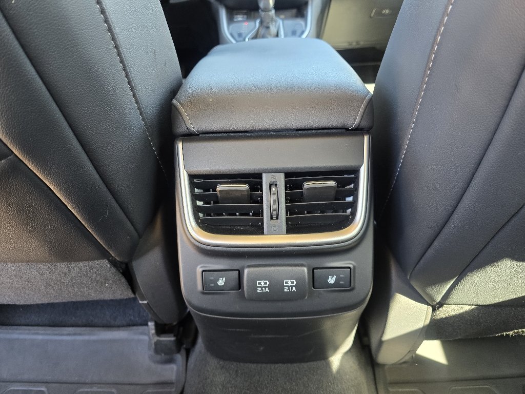 Used 2022 Ice Silver Metallic Subaru Limited image 29