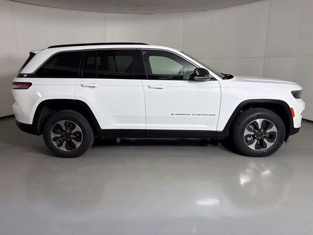 Used 2024 White Jeep 4xe image 9