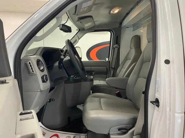 New 2025 Oxford White Ford E-350 SRW image 14
