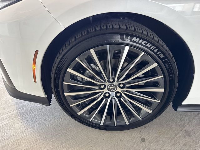 New 2026 Ultra White Lexus ES 350e PREMIUM image 10
