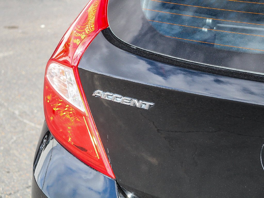 Used 2016 Black Hyundai SE image 11