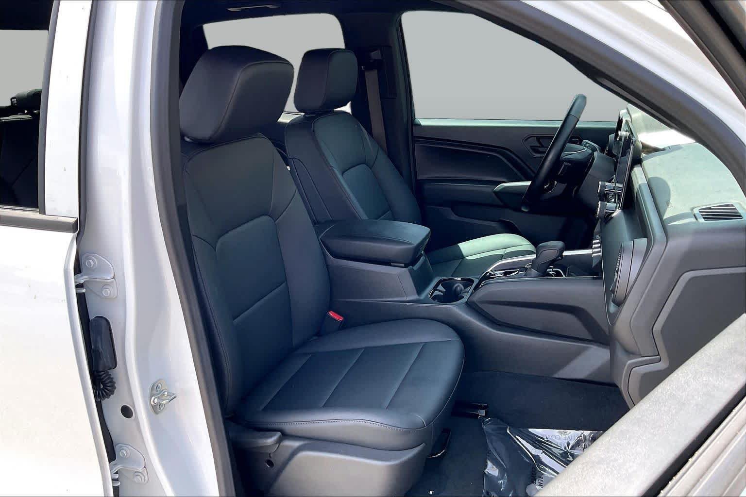 Used 2025 Summit White Chevrolet 4WD Trail Boss image 8
