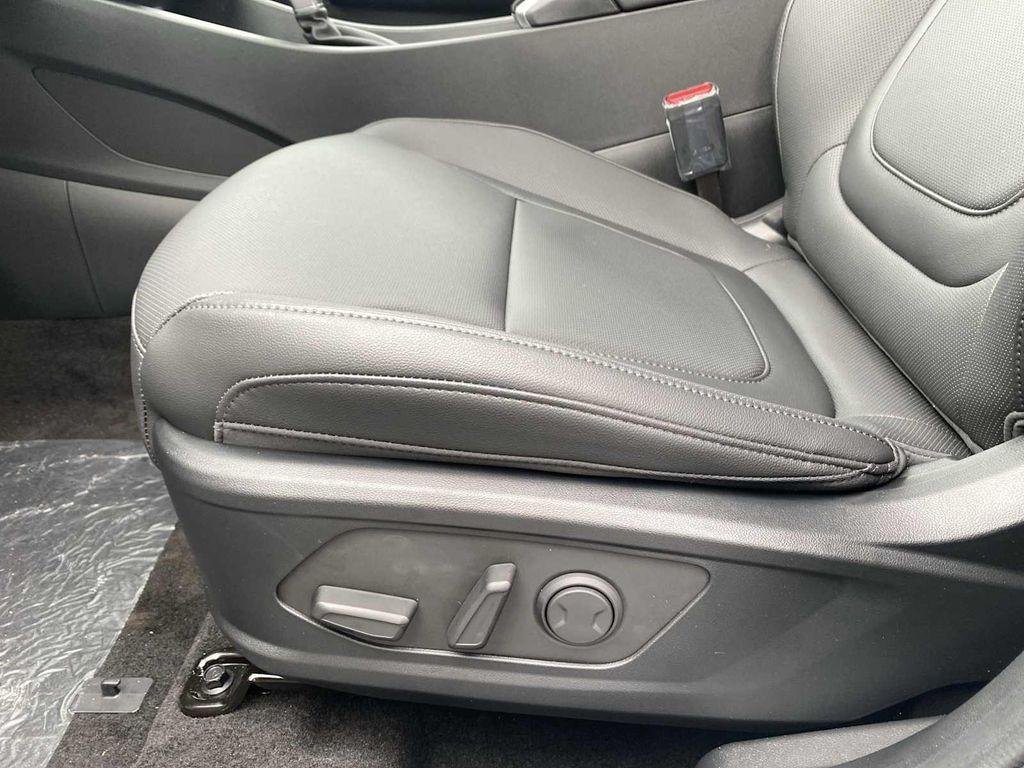 New 2026 White Hyundai SEL Premium FWD image 27