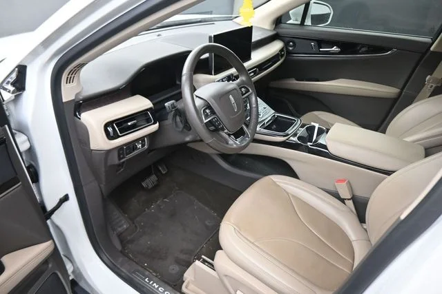 Used 2022 White Lincoln Reserve image 21