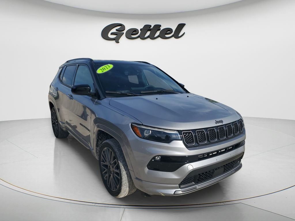 Used 2023 Silver Jeep Limited image 3