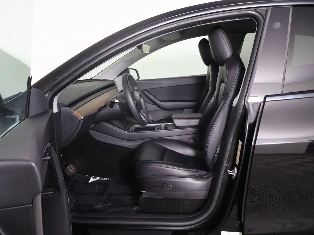 Used 2021 Black Tesla Long Range image 37