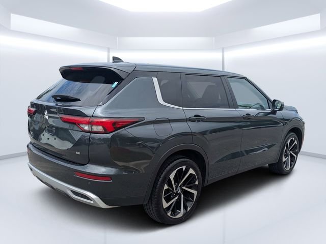 Used 2024 Gray Mitsubishi SE image 3