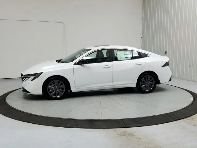 New 2026 White Nissan SL image 4