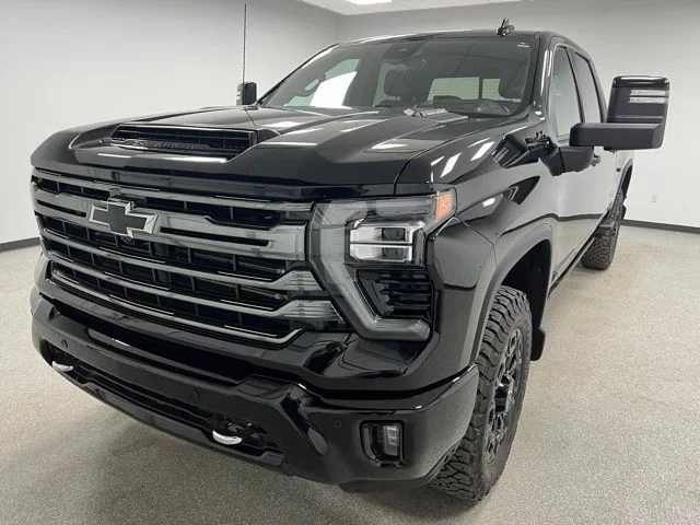 Used 2024 Black Chevrolet High Country image 4