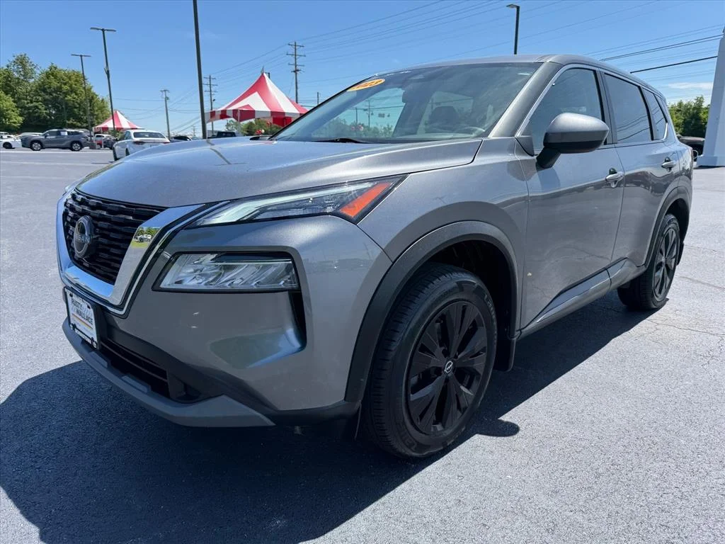 Used 2023 Gun Metallic Kad Nissan SV image 4