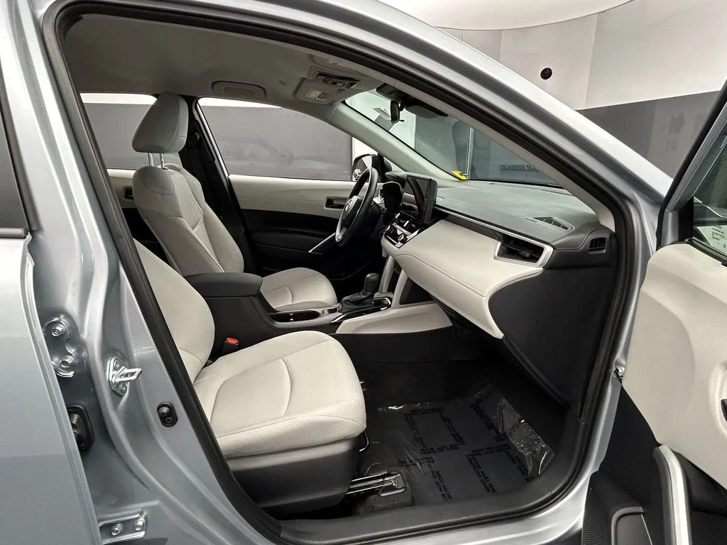 Used 2025 Silver Toyota L image 39