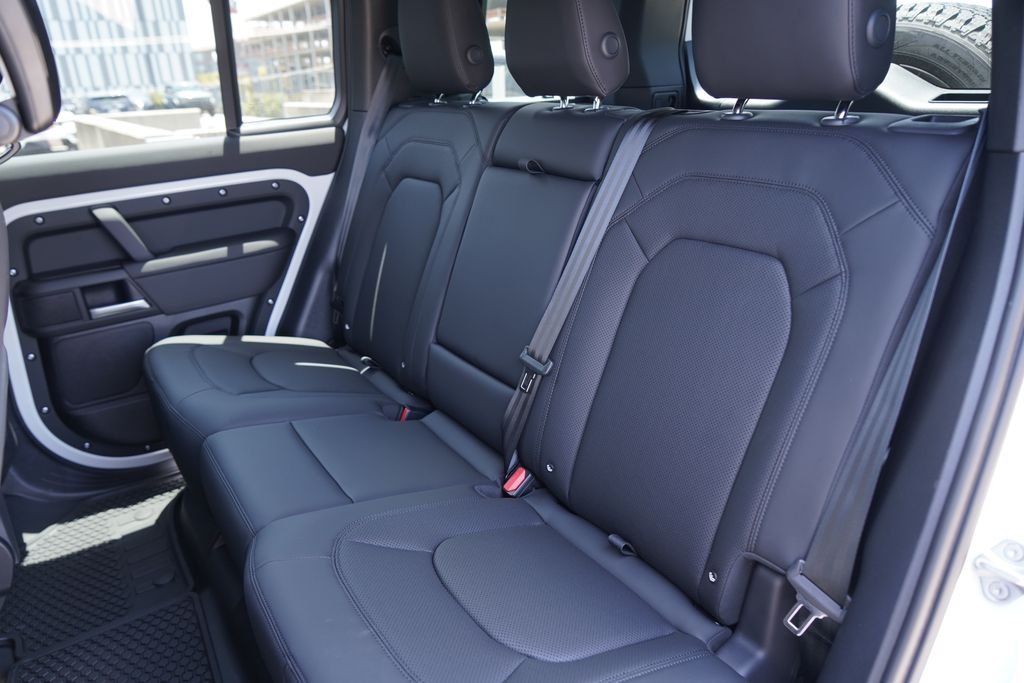 New 2026 Fuji White Land Rover X-Dynamic SE image 21