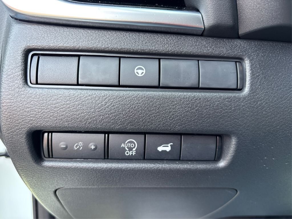 Used 2024 White Nissan SL image 37