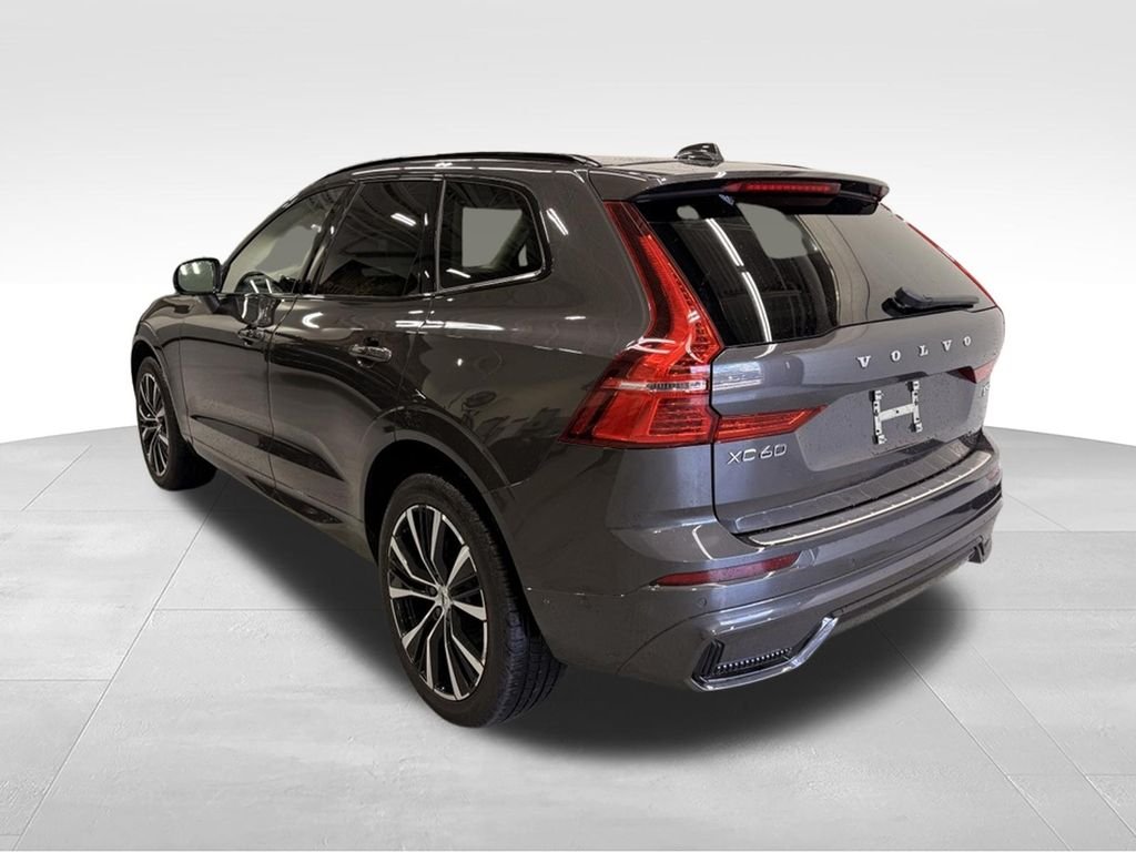 Used 2023 Gray Volvo  image 3