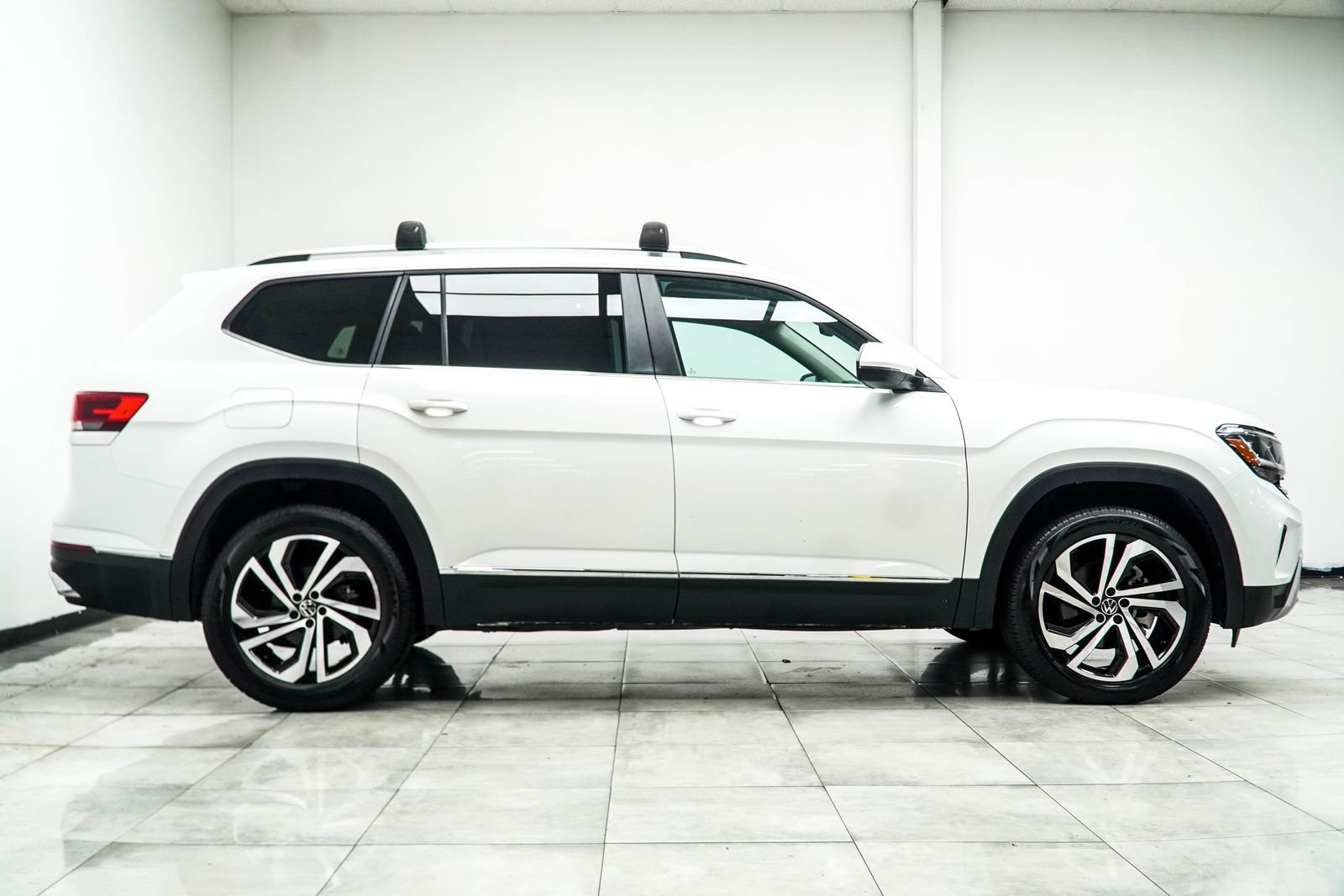 Used 2023 White Volkswagen SEL image 8