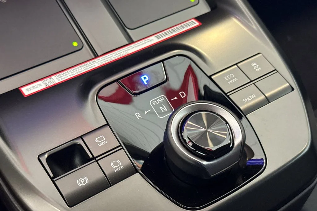 New 2026 Wind Chill Pearl with Midnight Black Metallic roof <sup>1</sup> Toyota  XSE image 21