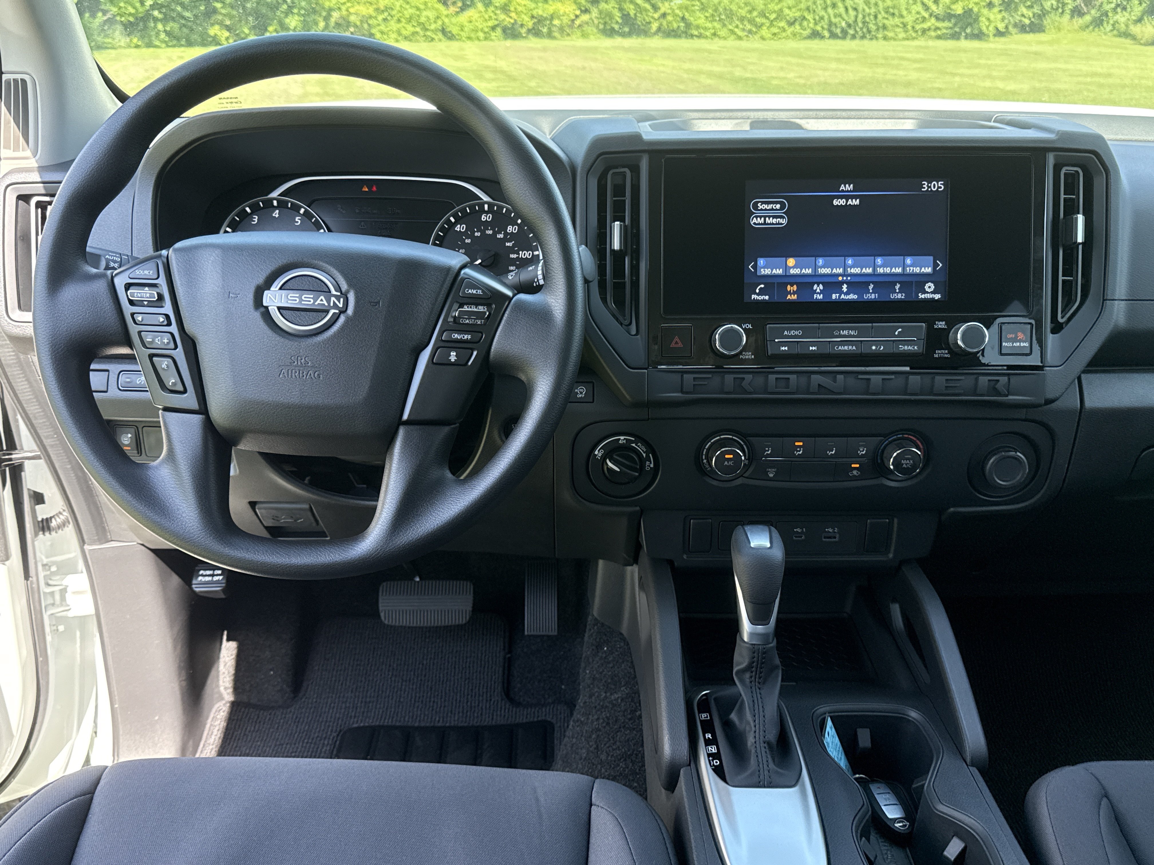 New 2026 Glacier White Nissan Crew Cab S image 7