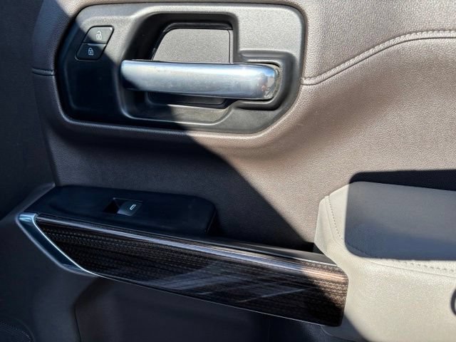 Used 2019 SILVER ICE METALLIC Chevrolet LT image 23