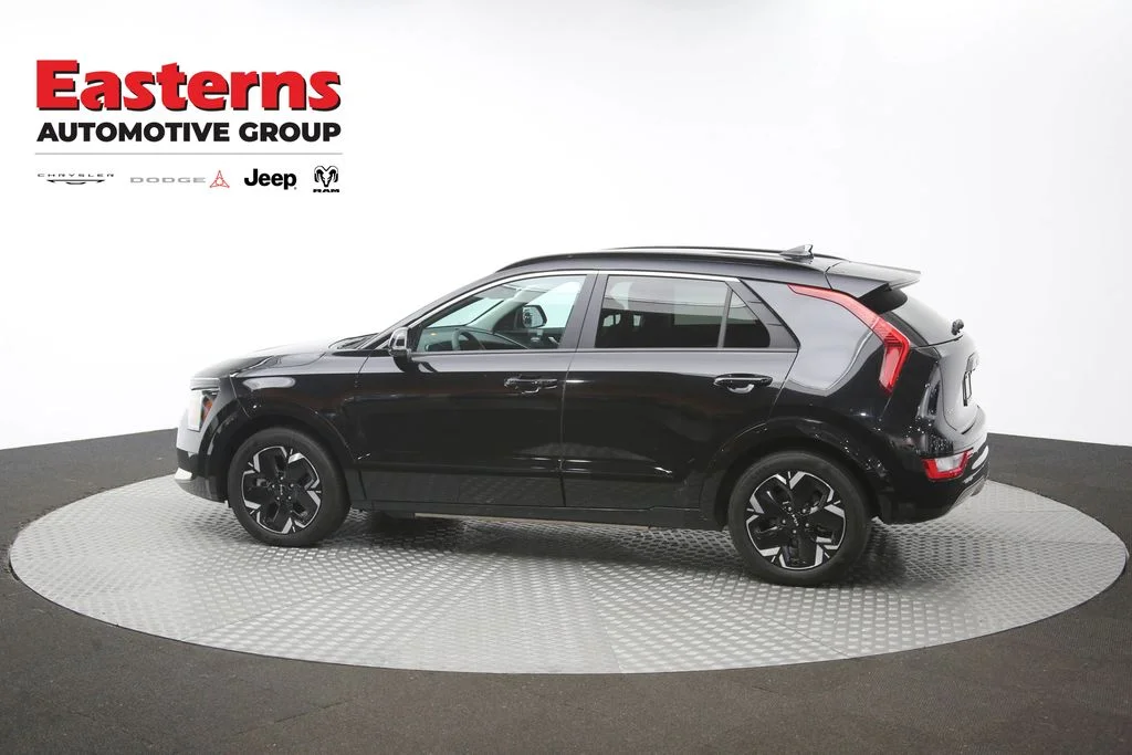 Used 2024 Black Kia Wind image 63