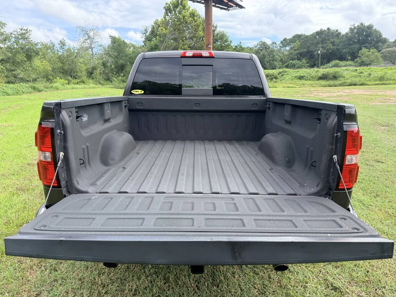Used 2015 Gray GMC SLT 4x4 4dr Crew Cab 5.8 ft. SB image 9