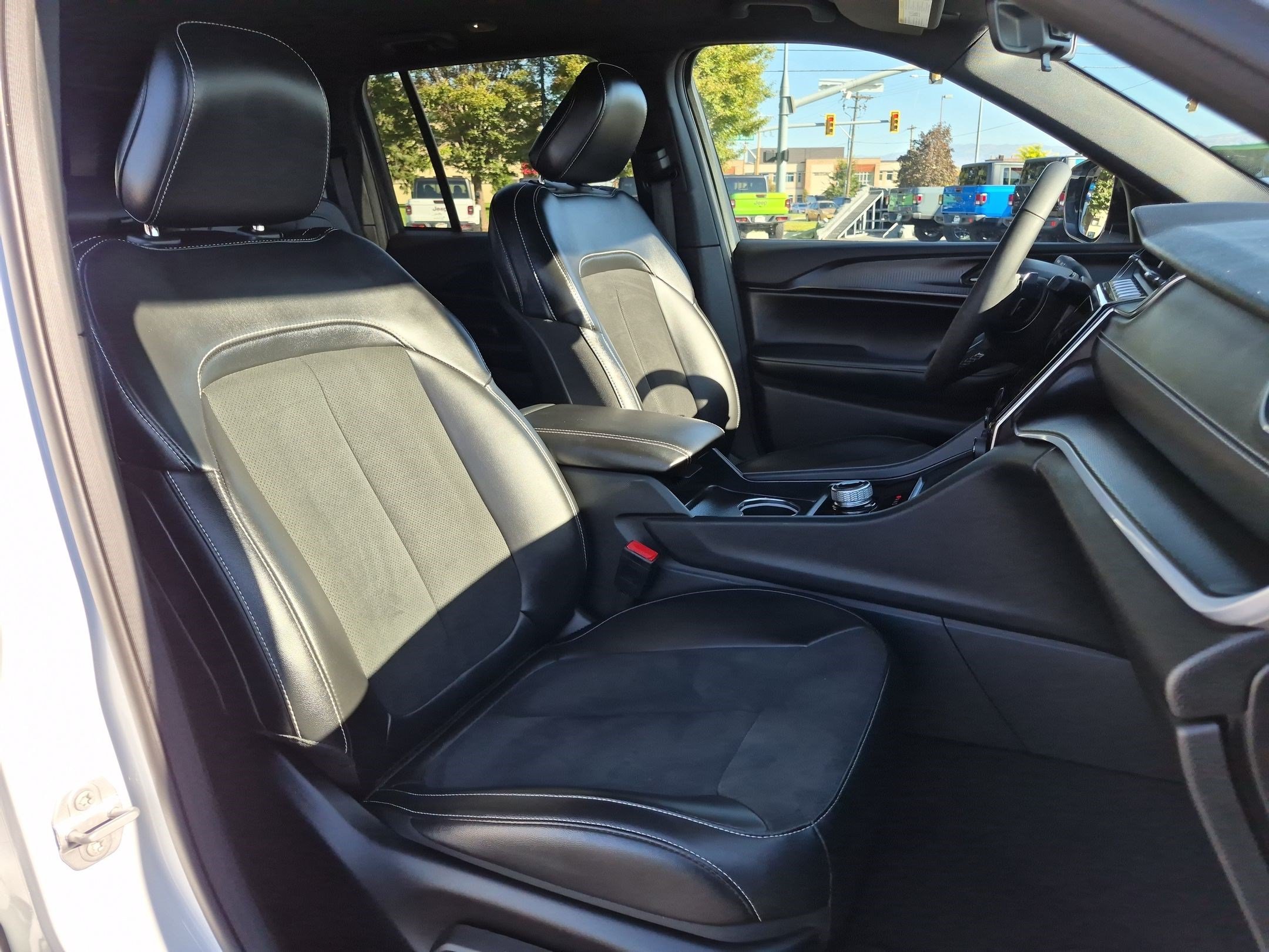 Used 2025 Bright White Clearcoat Jeep Altitude image 31