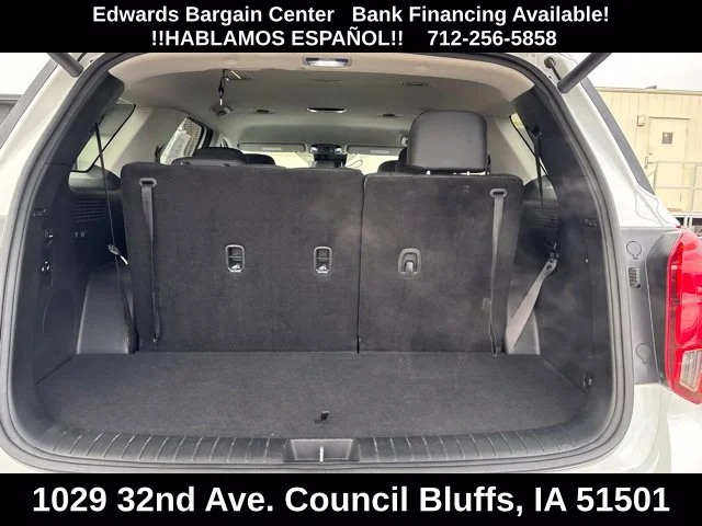 Used 2025 White Hyundai SEL image 9